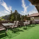Semesterbostad Weinberghof Gruppenhaus Mit Kino, &terrasse By Rentyourhome24